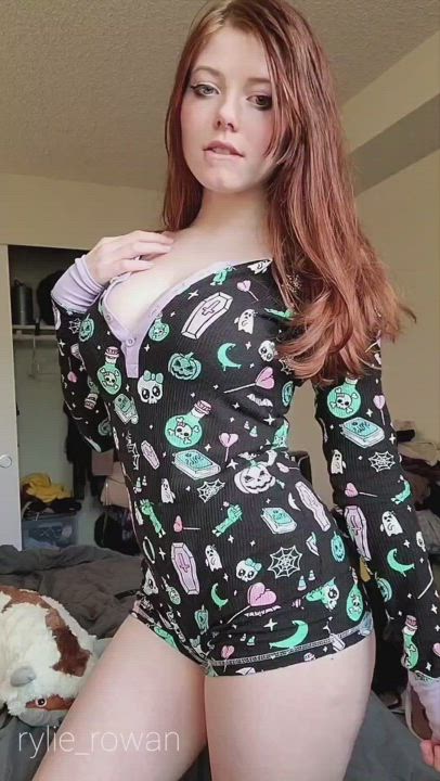 There’s A Lack Of Ginger Girls On This Sub So Enjoy Your Daily Dose ?