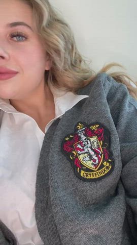 20 Points To Gryffindor If You Eat Pussy!