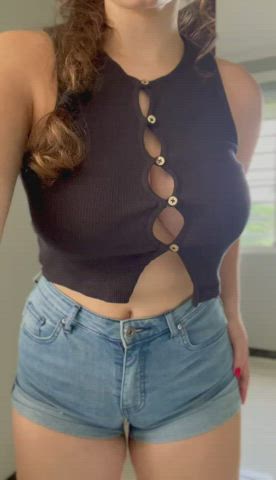 My Big Natural Boobs Vs Buttons On My Shirt (19f)