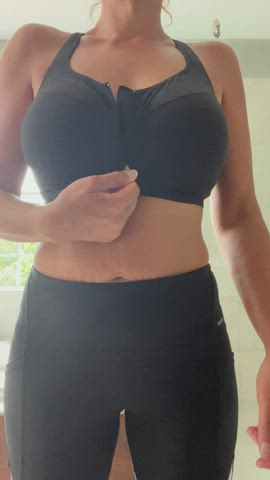 Would You Bang A 35yo MILF After Seeing Her At The Gym?