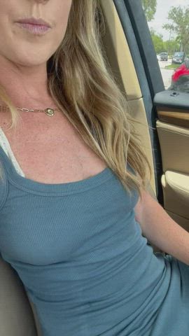 Horny Mom In The Grocery Parking Lot ;)