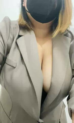 Your Slutty Boss Secretly Takes Nudes In The Office Bathroom ?