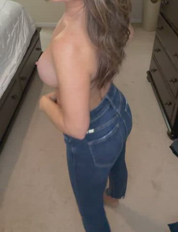 Does My Ass Look Good In These Jeans? F51