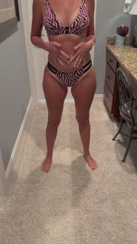 Chat Me Up At The Pool And I’ll Strip For You [f]