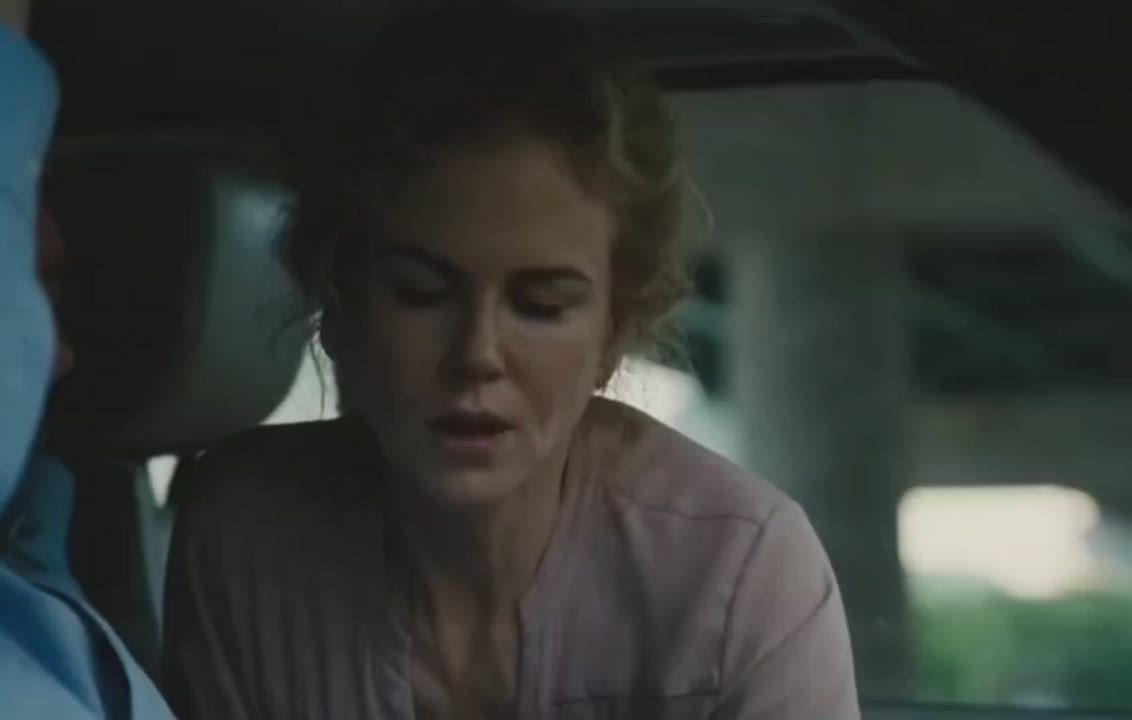 Nicole Kidman Giving A Helping Hand