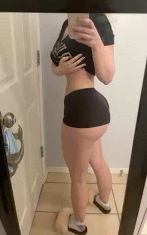Sending Booty Pics To Every Guy Who Upvotes & Comments (instantly)