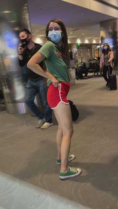 Wearing A Butt Plug At The Airport No Idea How I Made It Through Security Unquestioned [GIF]