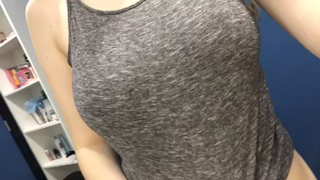 If 420 People Like My Tits I’ll Let A Random Guy Cum On My Tits Live On Stream ?