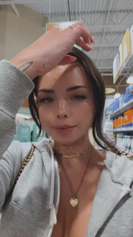West Coast Girl’s First Time In A Publix! [GIF]