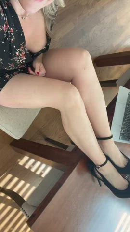 My Zoom Meeting Is So Boring…maybe You Could Eat My Pussy While I Listen?